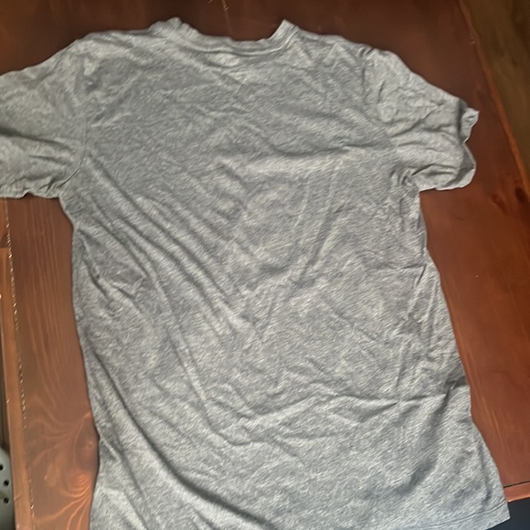 Small Men’s Vineyard Vines Island Tee - Picture 2 of 2